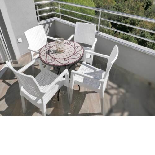 Newly built apartment with private balcony near the sea