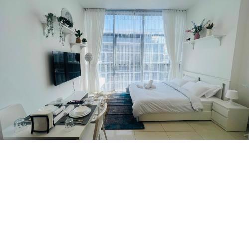 Newly Furnished bright and cozy studio apartment - Damac Hills