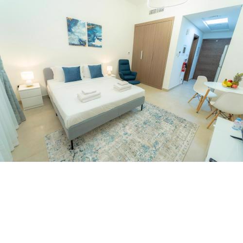 Newly Furnished Studio APT- Easy Access to Metro