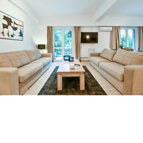 Newly-Luxury-Renovated Apartment near the beach