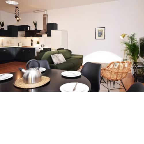 Newly Redesigned Apt In Trendy Area