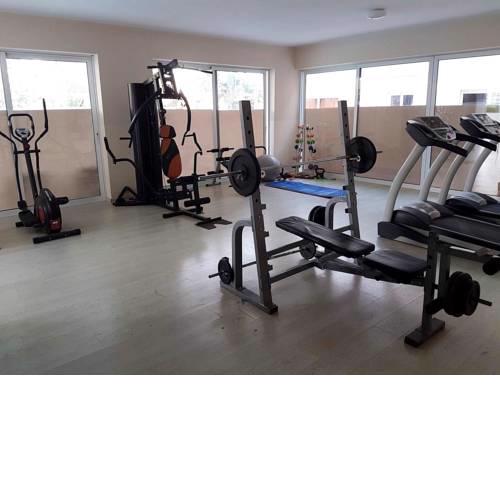 Newly Remodelled apartment, pool, sauna and gym