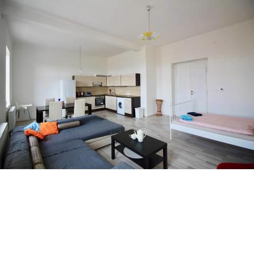 Newly renovated 2bedrooms flatel in local area