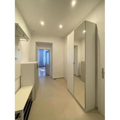 Newly renovated city center apt near metro (U3)