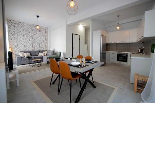 Newly Renovated Home - City Center (2Bd/2Ba)!