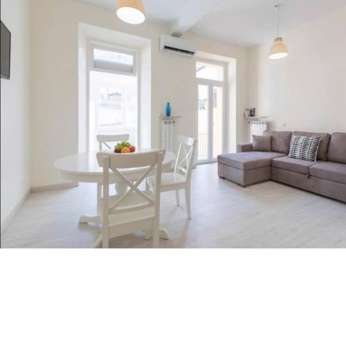 Newly restored with terrace in Spanish Steps area