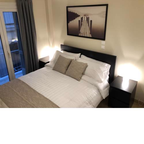 Newly Updated Charming Apartment Close to Metro