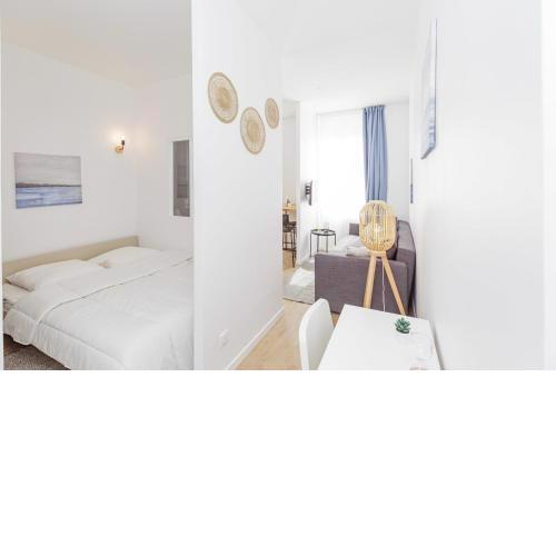 NICE 23 m Bright and Renovated - courtyard side