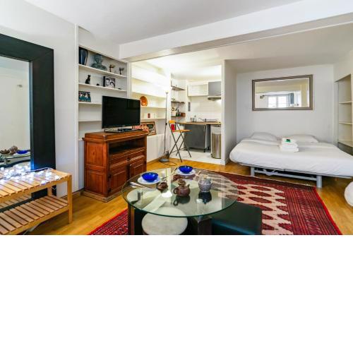 Nice and calm studio nearby Alesia at the heart of Paris - Welkeys