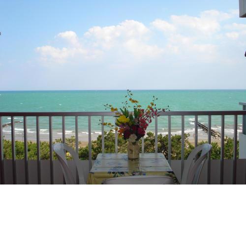Nice apartment for 7 people, facing the sea