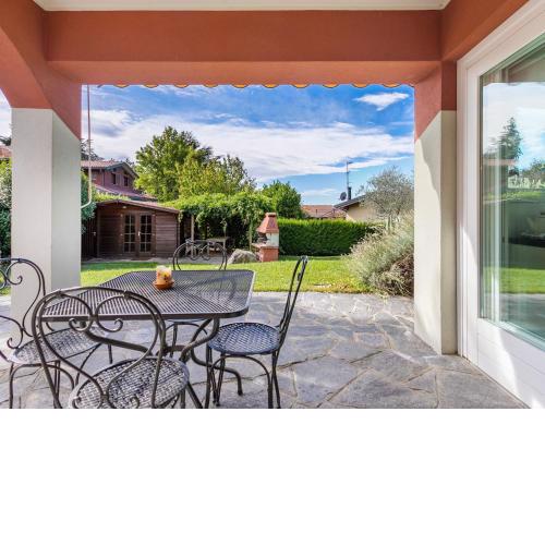 Nice apartment in a villa with three apartments with private porch and garden