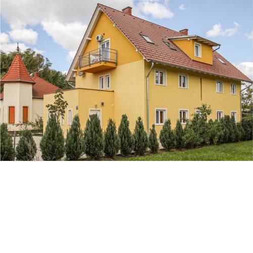 Nice apartment in Balatonmàriafürdo w/ Outdoor swimming pool and 2 Bedrooms