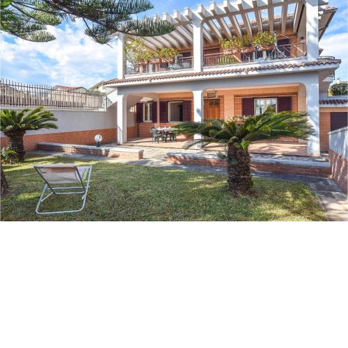 Nice apartment in Davoli Marina with 2 Bedrooms and WiFi