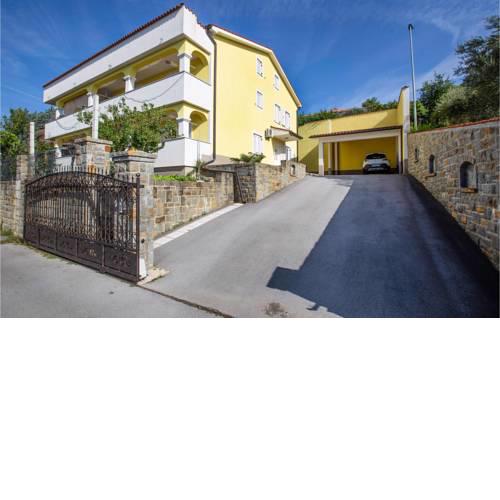 Nice apartment in Hrvatini w/ 1 Bedrooms