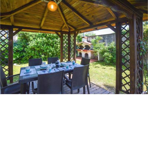 Nice Apartment In Massa With Wifi And 3 Bedrooms