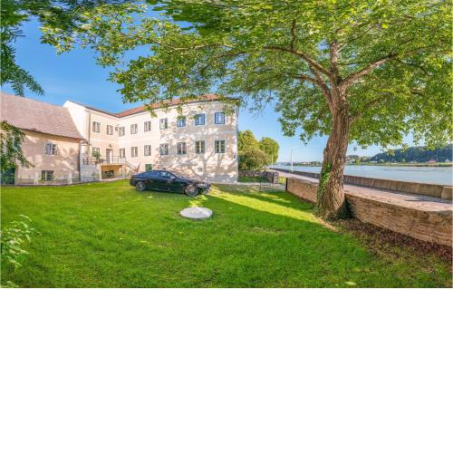 Nice Apartment In Persenbeug-gottsdorf With Wifi And 2 Bedrooms
