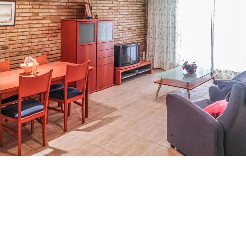 Nice apartment in Playa de Gandía with 2 Bedrooms