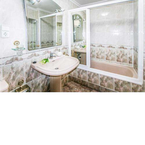 Nice apartment in Santa Pola with WiFi and 3 Bedrooms