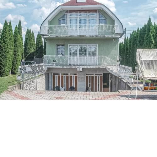 Nice apartment in Siófok w/ Outdoor swimming pool, WiFi and 2 Bedrooms
