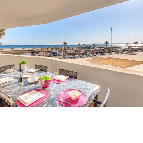 Nice Apartment with Communal Pool in Empuriabrava