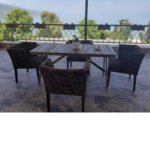 Nice apartment with terrace and like view .