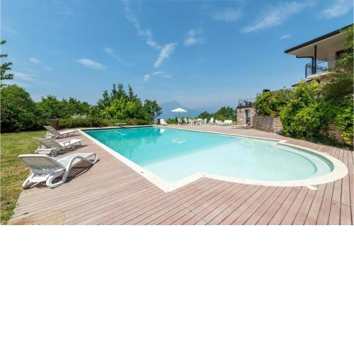 Nice home in Albisano with Private swimming pool, 6 Bedrooms and Outdoor swimming pool
