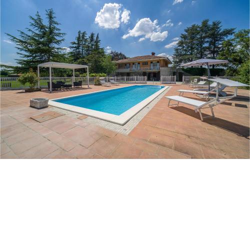 Nice home in Asti with Jacuzzi, WiFi and 4 Bedrooms