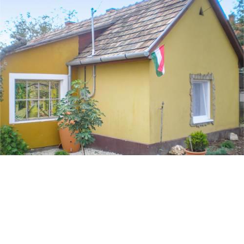Nice home in Balatonenréd w/ 2 Bedrooms