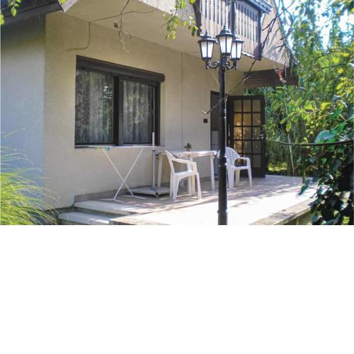 Nice home in Balatonkeresztúr w/ 2 Bedrooms