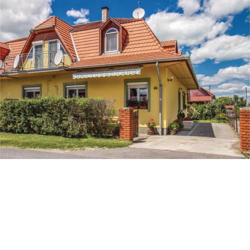 Nice home in Balatonmáriafürdö w/ 4 Bedrooms