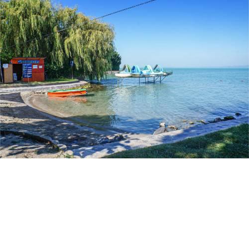 Nice home in Balatonvilágos w/ 3 Bedrooms