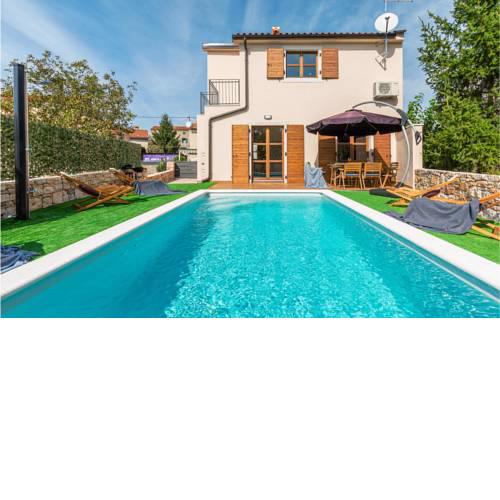Nice home in Bale w/ Outdoor swimming pool and 4 Bedrooms