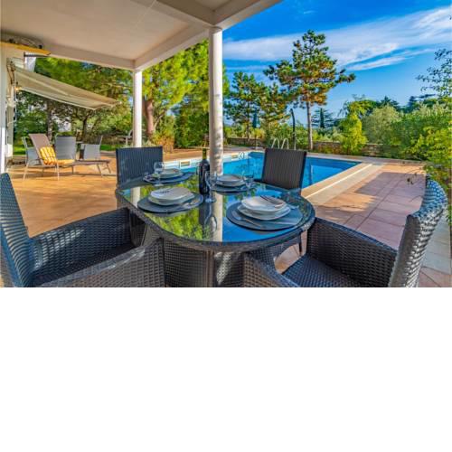 Nice home in Drenje w/ Outdoor swimming pool and 6 Bedrooms