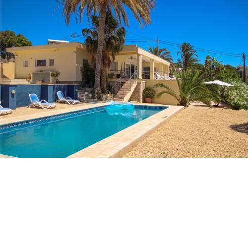 Nice home in El Campello w/ Outdoor swimming pool, Outdoor swimming pool and 5 Bedrooms