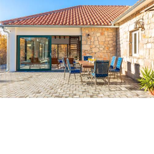 Nice home in Lokvicici w/ Indoor swimming pool and 4 Bedrooms