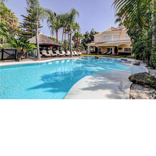 Nice home in Marbella with Outdoor swimming pool, WiFi and 6 Bedrooms