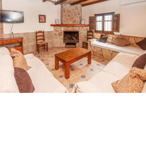 Nice home in Montefrio with Outdoor swimming pool, WiFi and 5 Bedrooms