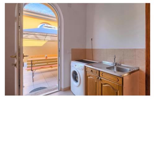 Nice home in Opric w/ Outdoor swimming pool and 3 Bedrooms