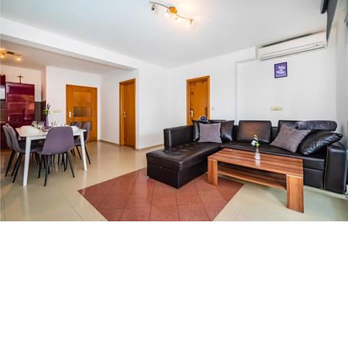 Nice home in Pasman w/ Outdoor swimming pool and 7 Bedrooms