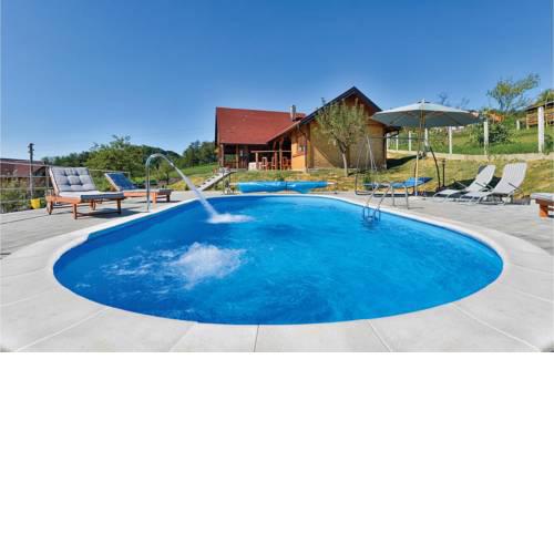 Nice home in Radakovo w/ Sauna, WiFi and Outdoor swimming pool