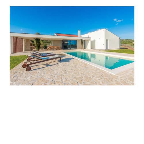 Nice home in Rastevic w/ Outdoor swimming pool and 3 Bedrooms