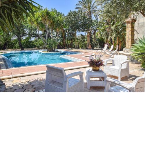 Nice home in Saline Ioniche with 4 Bedrooms, WiFi and Outdoor swimming pool