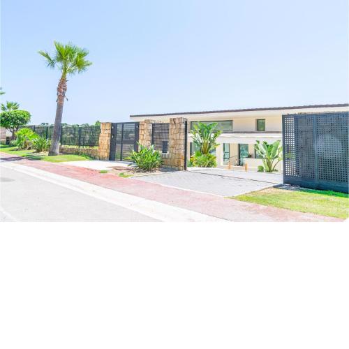 Nice home in San Roque with Outdoor swimming pool, WiFi and 7 Bedrooms