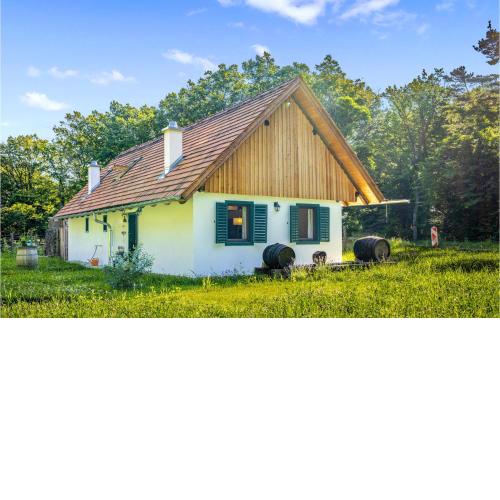 Nice home in Strem with 3 Bedrooms and WiFi