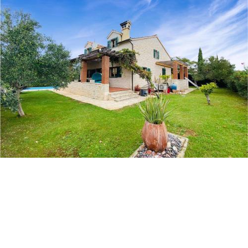 Nice home in Vodice with Outdoor swimming pool, Sauna and 3 Bedrooms