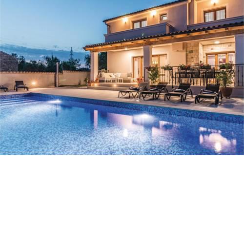 Nice home in Vodnjan w/ Outdoor swimming pool, WiFi and 4 Bedrooms