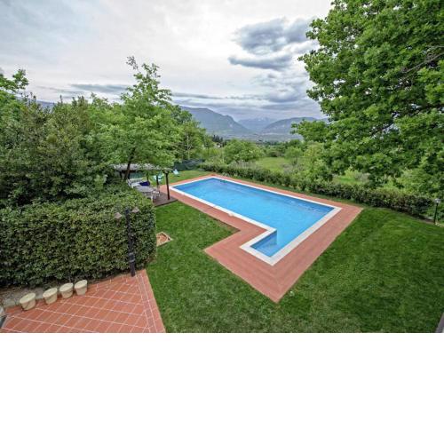 Nice Mansion in San Valentino in Abruzzo Citeriore with Pool