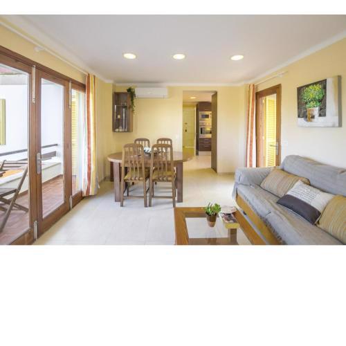 Nice renovated apartment 100 meters from the beach with Air Conditioning