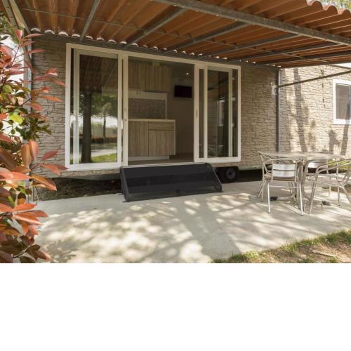 Nicely furnished chalet with AC, 4km from Sirmione