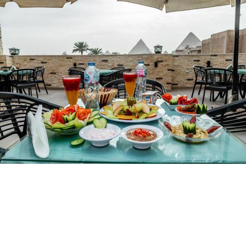 Night Pyramids Inn Hotel